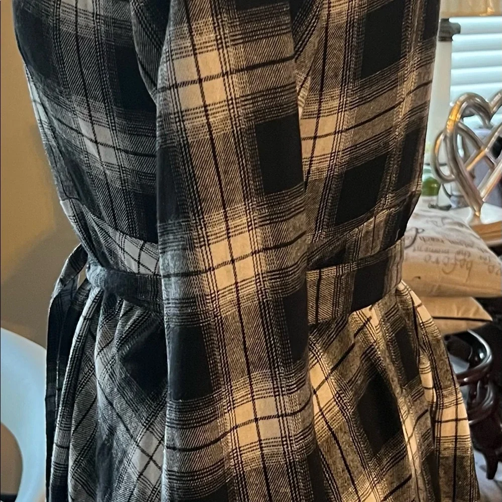 Size large black & white button down long sleeve plaid shirt dress with belt. - Picture 4 of 6